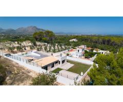Villa Carrals en Denia - Lujo y Vista Mediterránea