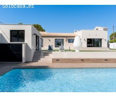 Villa Carrals en Denia - Lujo y Vista Mediterránea