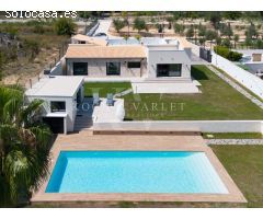 Villa Carrals en Denia - Lujo y Vista Mediterránea