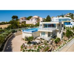 Villa Lirios - Un Refugio de Lujo en la Costa Mediterránea