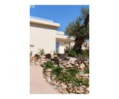 Villa Lirios - Un Refugio de Lujo en la Costa Mediterránea