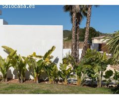 Villa Ca Salina - estilo Ibiza, a distancia a pie de una escuela internacional,