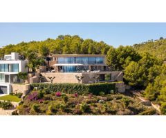 Villa de lujo con diseño único de hormigón visto en Benissa