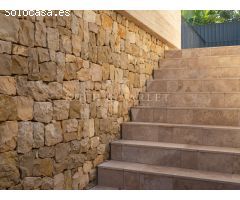 Villa de lujo con diseño único de hormigón visto en Benissa