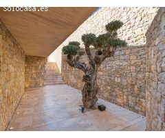 Villa de lujo con diseño único de hormigón visto en Benissa