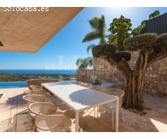 Villa de lujo con diseño único de hormigón visto en Benissa