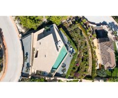 Villa de lujo con diseño único de hormigón visto en Benissa