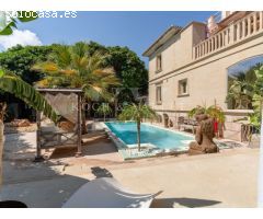 Elegancia Colonial en Las Rotas: Villa Exclusiva a unos pasos del mar