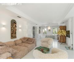 Elegancia Colonial en Las Rotas: Villa Exclusiva a unos pasos del mar