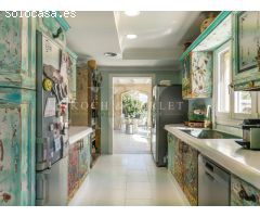 Elegancia Colonial en Las Rotas: Villa Exclusiva a unos pasos del mar