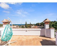 Elegancia Colonial en Las Rotas: Villa Exclusiva a unos pasos del mar