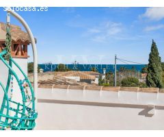 Elegancia Colonial en Las Rotas: Villa Exclusiva a unos pasos del mar