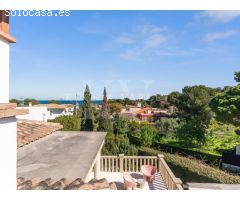 Elegancia Colonial en Las Rotas: Villa Exclusiva a unos pasos del mar