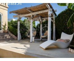 Elegancia Colonial en Las Rotas: Villa Exclusiva a unos pasos del mar