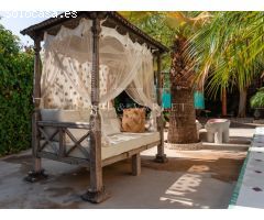 Elegancia Colonial en Las Rotas: Villa Exclusiva a unos pasos del mar