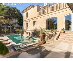 Elegancia Colonial en Las Rotas: Villa Exclusiva a unos pasos del mar