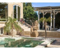 Elegancia Colonial en Las Rotas: Villa Exclusiva a unos pasos del mar