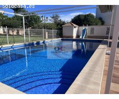 Chalet con piscina en Cabo Roig