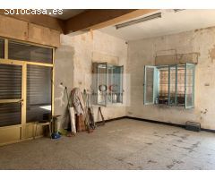 Local comercial para cambio de uso a vivienda.