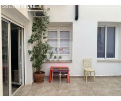Vivienda de 4 dormitorios en planta baja de dos alturas con terraza en Santiago