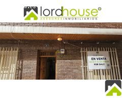 1217. Casa de dos plantas en La Parroquia. 360º.