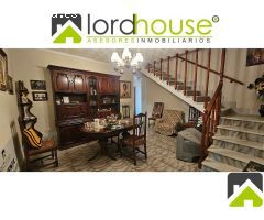 1217. Casa de dos plantas en La Parroquia. 360º.