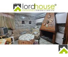 1217. Casa de dos plantas en La Parroquia. 360º.