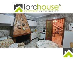 1217. Casa de dos plantas en La Parroquia. 360º.