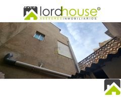 1217. Casa de dos plantas en La Parroquia. 360º.