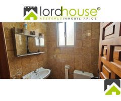 1217. Casa de dos plantas en La Parroquia. 360º.