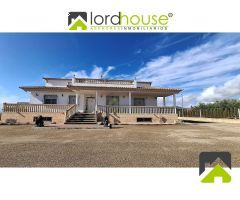 1221. Chalet con 7 dorm. nave y piscina. 360º.
