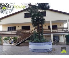 CHA_822. Chalet con 5 dormitorios y piscina
