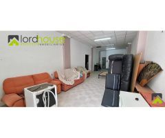 1174. Local comercial en Avd. Fuerzas Armadas, frente Mercadona.