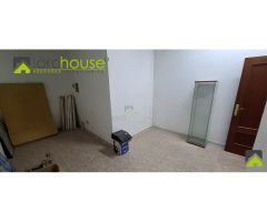 1174. Local comercial en Avd. Fuerzas Armadas, frente Mercadona.