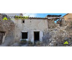 1155. Casa para restaurar en la pedanía de Coy.
