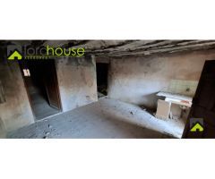 1155. Casa para restaurar en la pedanía de Coy.