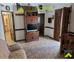 1242. Casa antigua para restaurar en Coy.