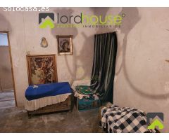 1242. Casa antigua para restaurar en Coy.