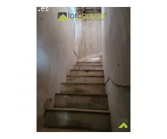 1242. Casa antigua para restaurar en Coy.