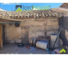 1242. Casa antigua para restaurar en Coy.