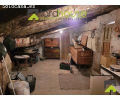 1242. Casa antigua para restaurar en Coy.