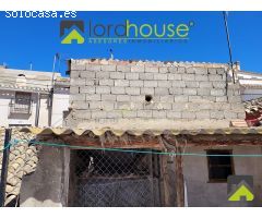 1242. Casa antigua para restaurar en Coy.