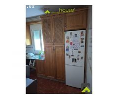 1251. Conjunto de 4 casas, naves de porcino y de novillos.