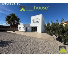 1273. Chalet a estrenar en El Campillo.