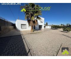 1273. Chalet a estrenar en El Campillo.