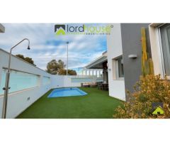 1183. Villa con piscina en Mil Palmeras, Alicante.