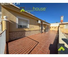 1325. Casa con piscina en pedanía lorquina, a 15 km.