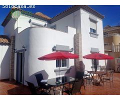 Se vende chalet con piscina, en urbaización El Galán, Orihuela Costa.