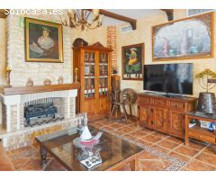 ESPECTACULAR CHALET DE ESQUINA EN DAYA NUEVA.
