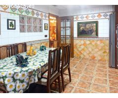 ESPECTACULAR CHALET DE ESQUINA EN DAYA NUEVA.